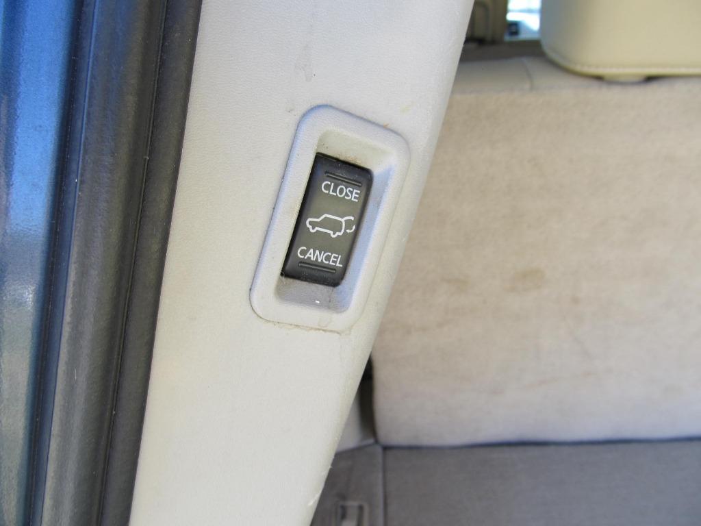2013 Nissan Armada SV photo
