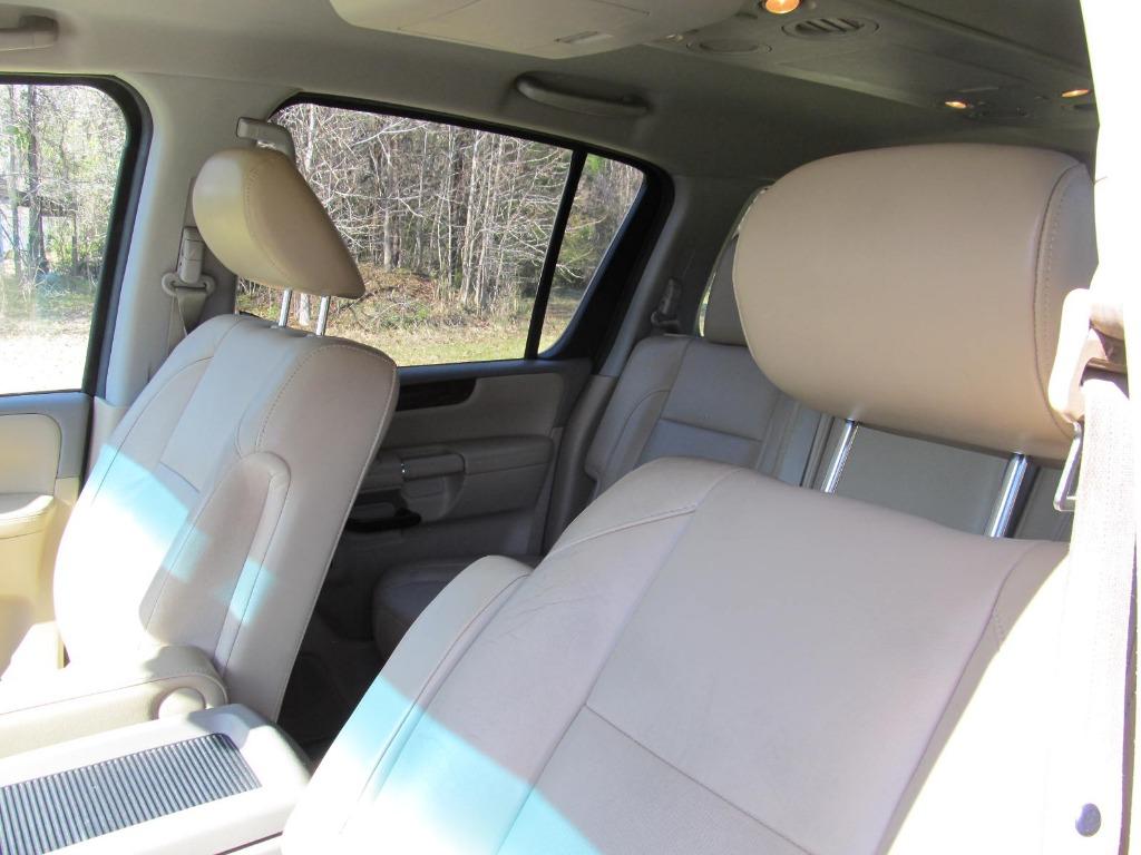 2013 Nissan Armada SV photo