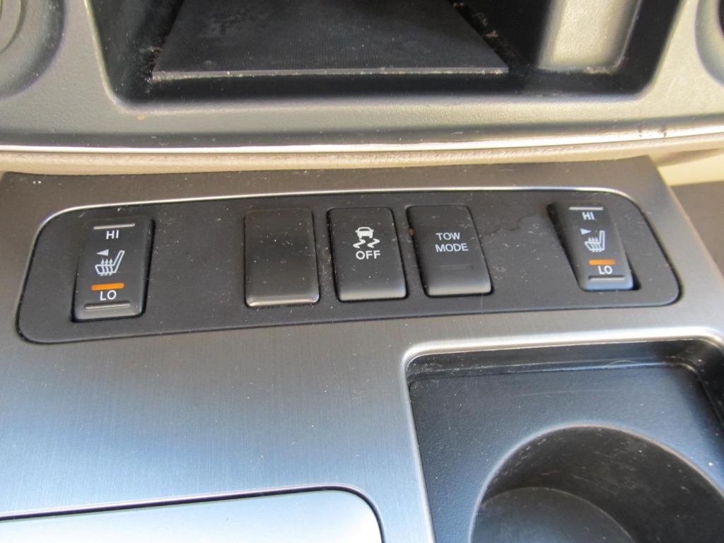 2013 Nissan Armada SV photo