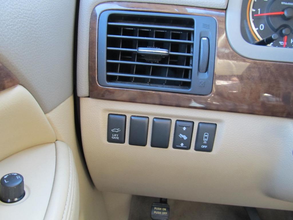 2013 Nissan Armada SV photo