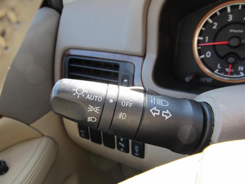 2013 Nissan Armada SV photo