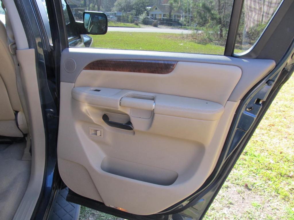 2013 Nissan Armada SV photo