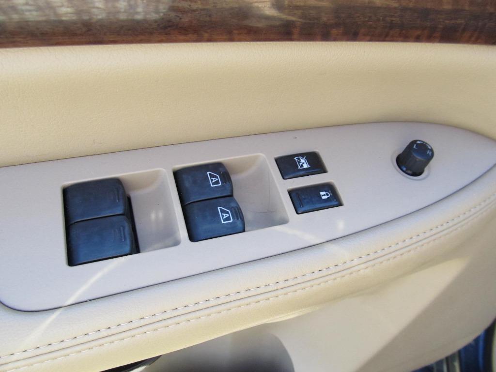 2013 Nissan Armada SV photo