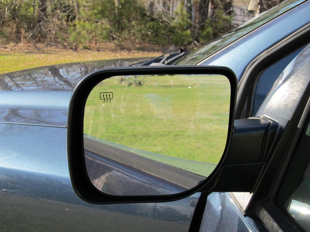 2013 Nissan Armada SV photo