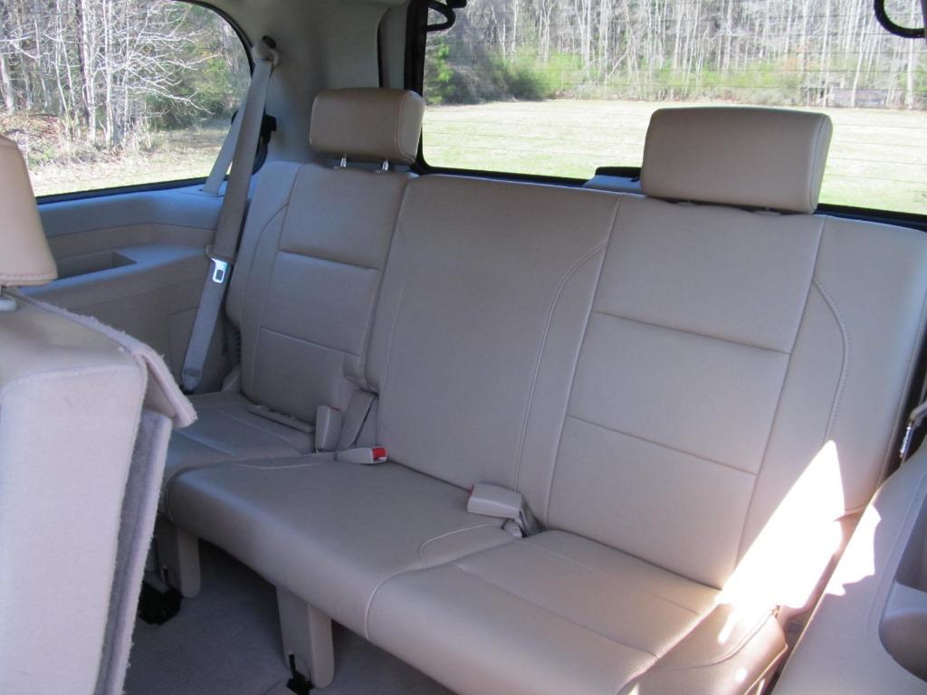 2013 Nissan Armada SV photo