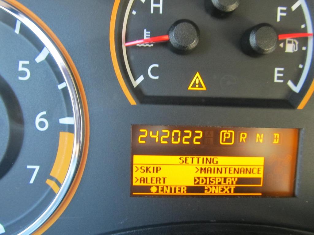 2013 Nissan Armada SV photo
