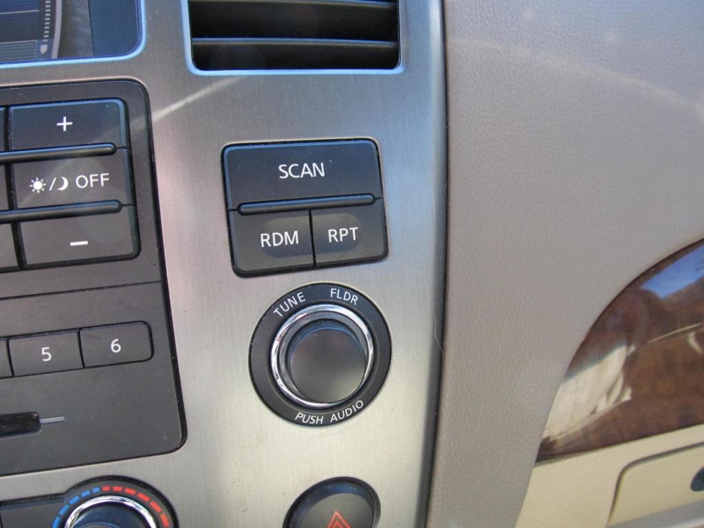 2013 Nissan Armada SV photo