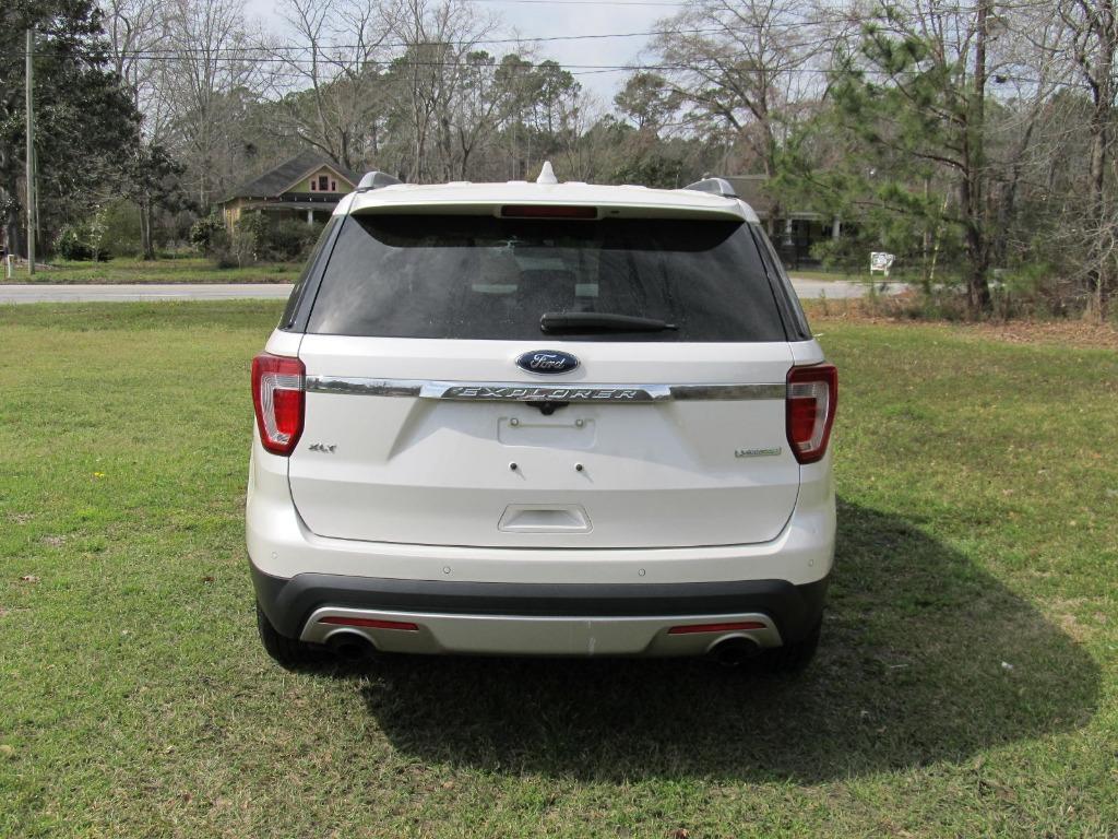 2017 Ford Explorer XLT photo