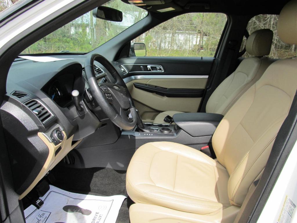 2017 Ford Explorer XLT photo