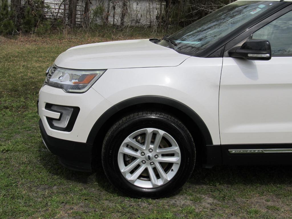 2017 Ford Explorer XLT photo