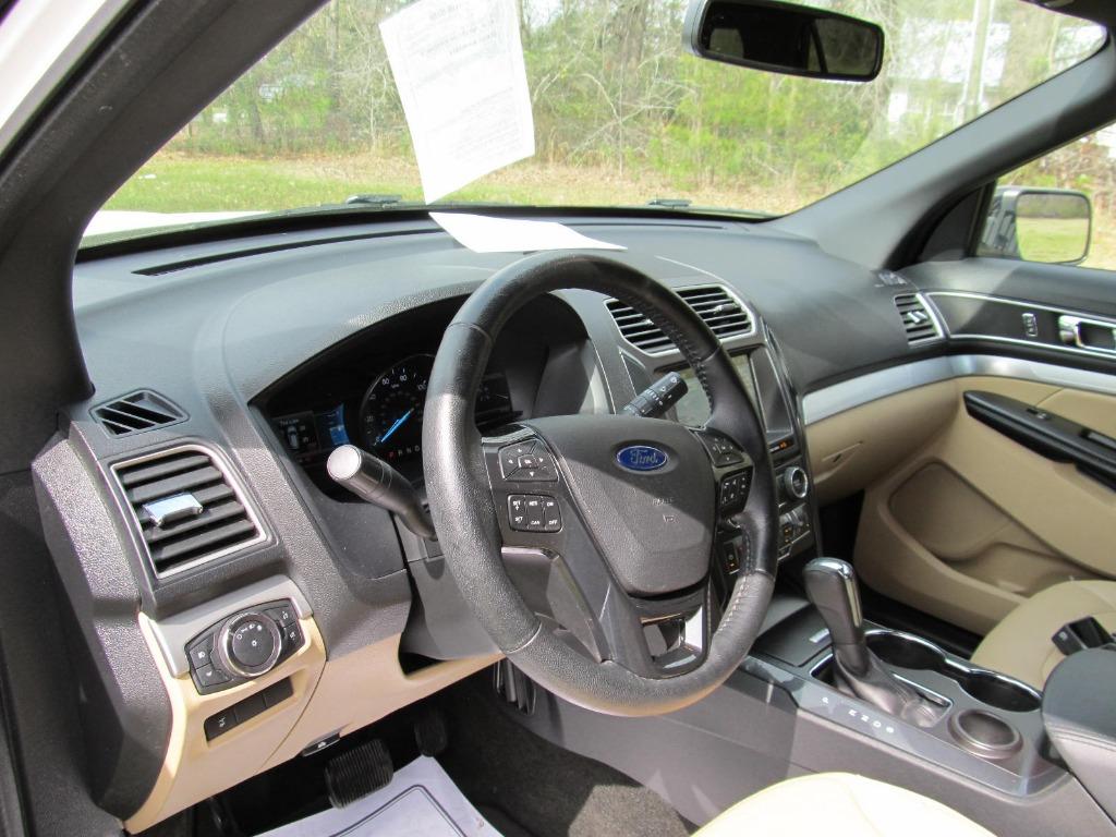 2017 Ford Explorer XLT photo