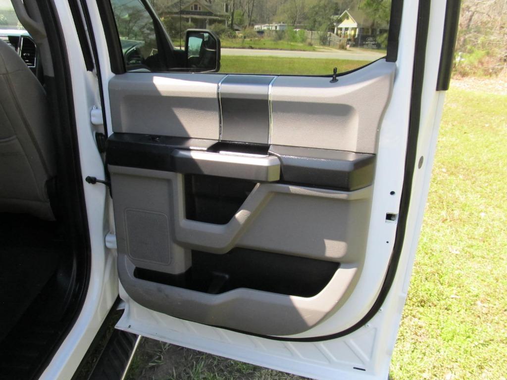 2016 Ford F150 XLT photo