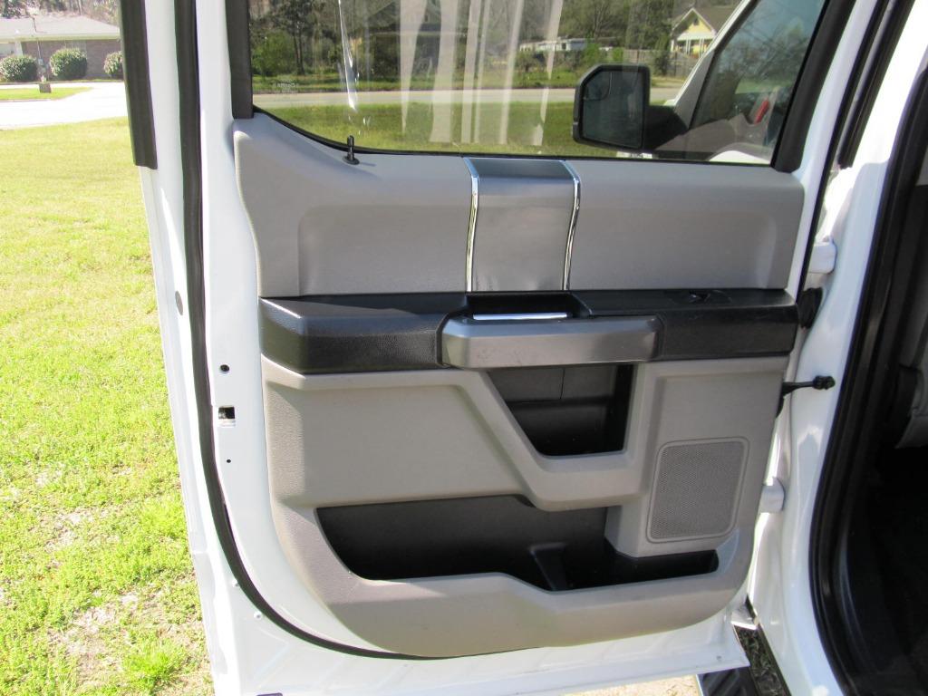 2016 Ford F150 XLT photo