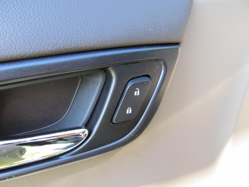 2015 Chevrolet Suburban LTZ 1500 photo