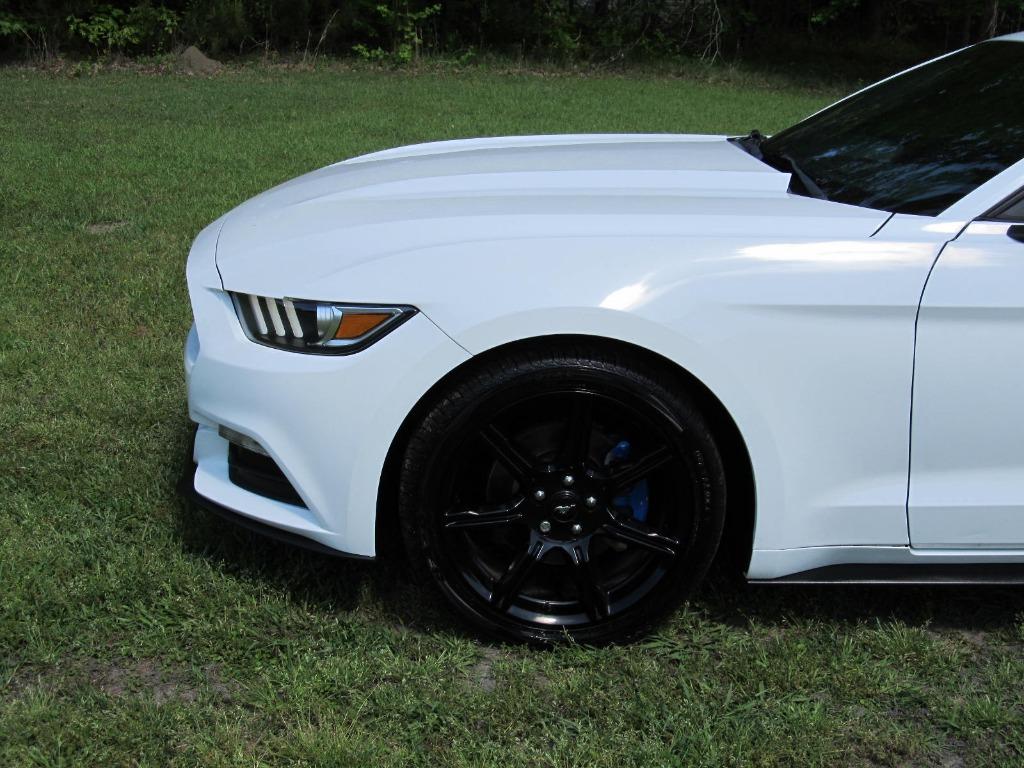 2017 Ford Mustang photo