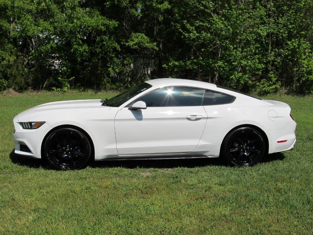 2017 Ford Mustang photo