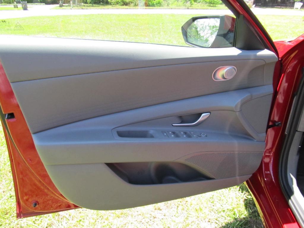 2024 Hyundai Elantra SEL photo 22