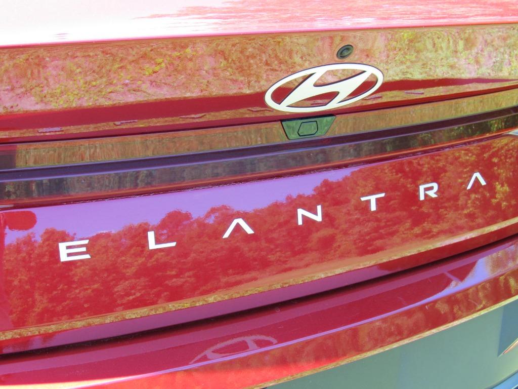 2024 Hyundai Elantra SEL photo 11