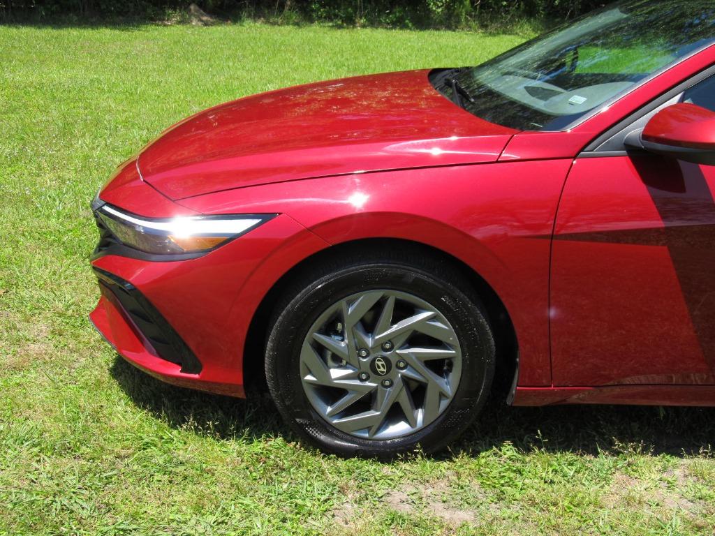 2024 Hyundai Elantra SEL photo 10
