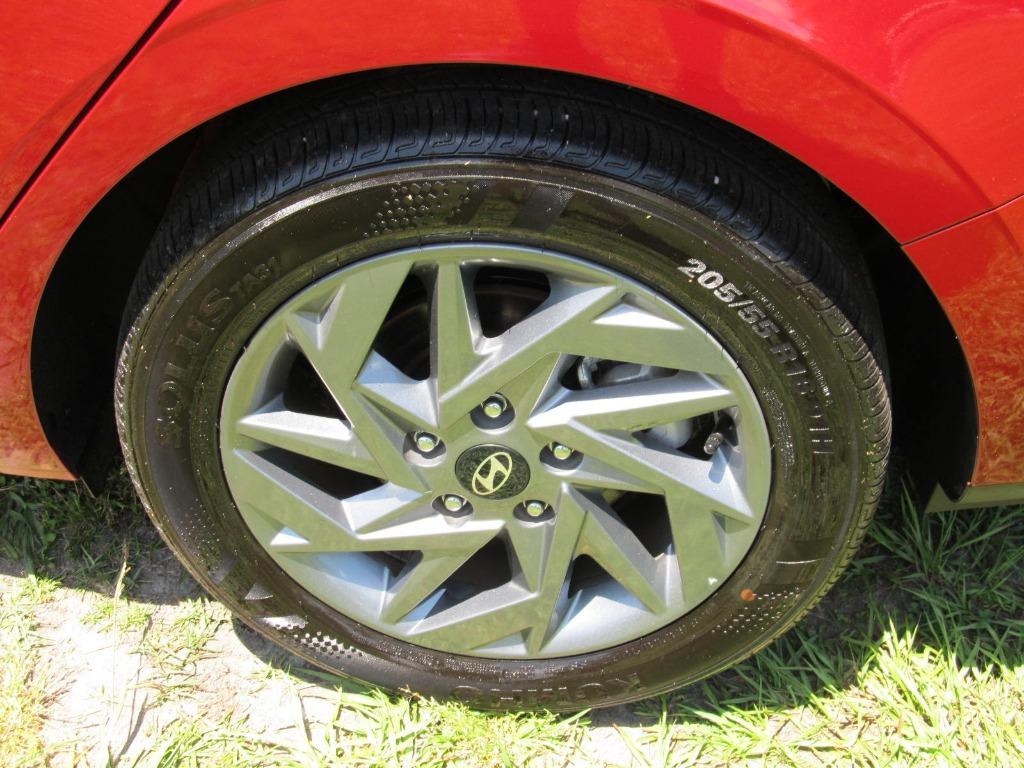 2024 Hyundai Elantra SEL photo 14