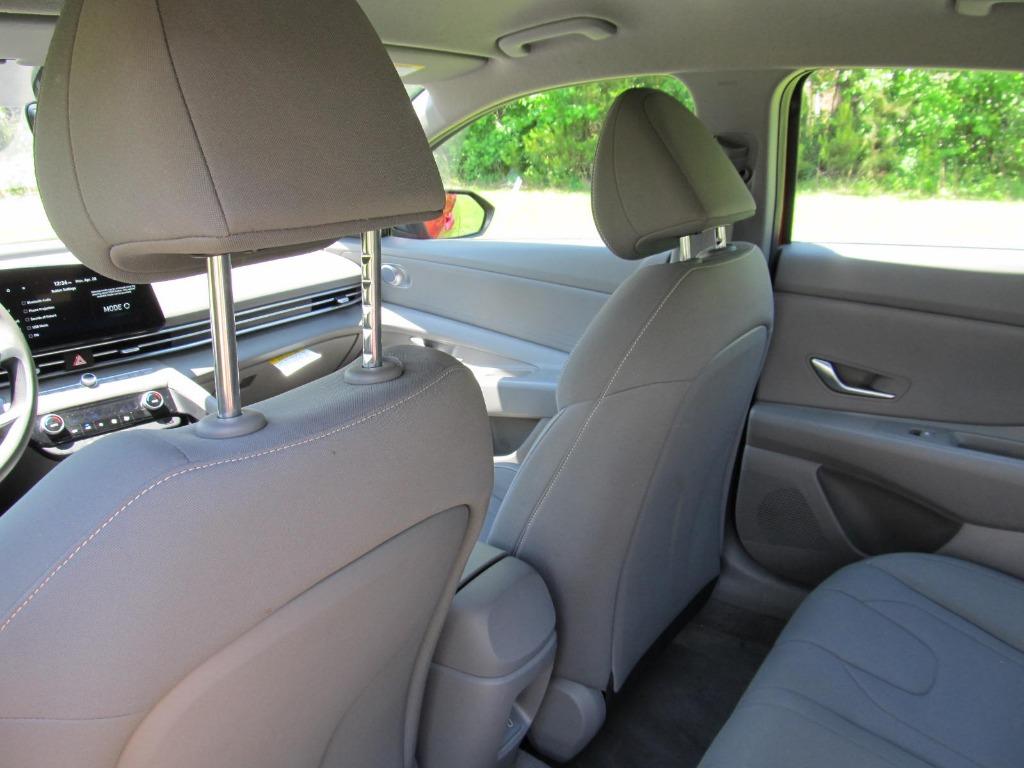 2024 Hyundai Elantra SEL photo 24