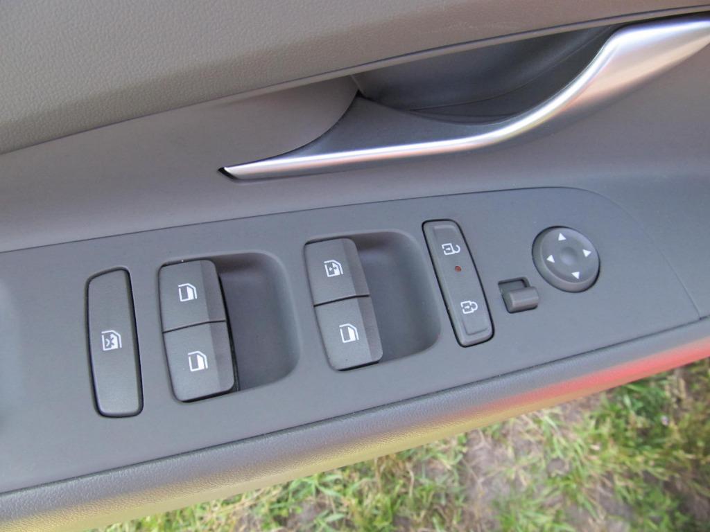 2024 Hyundai Elantra SEL photo 21