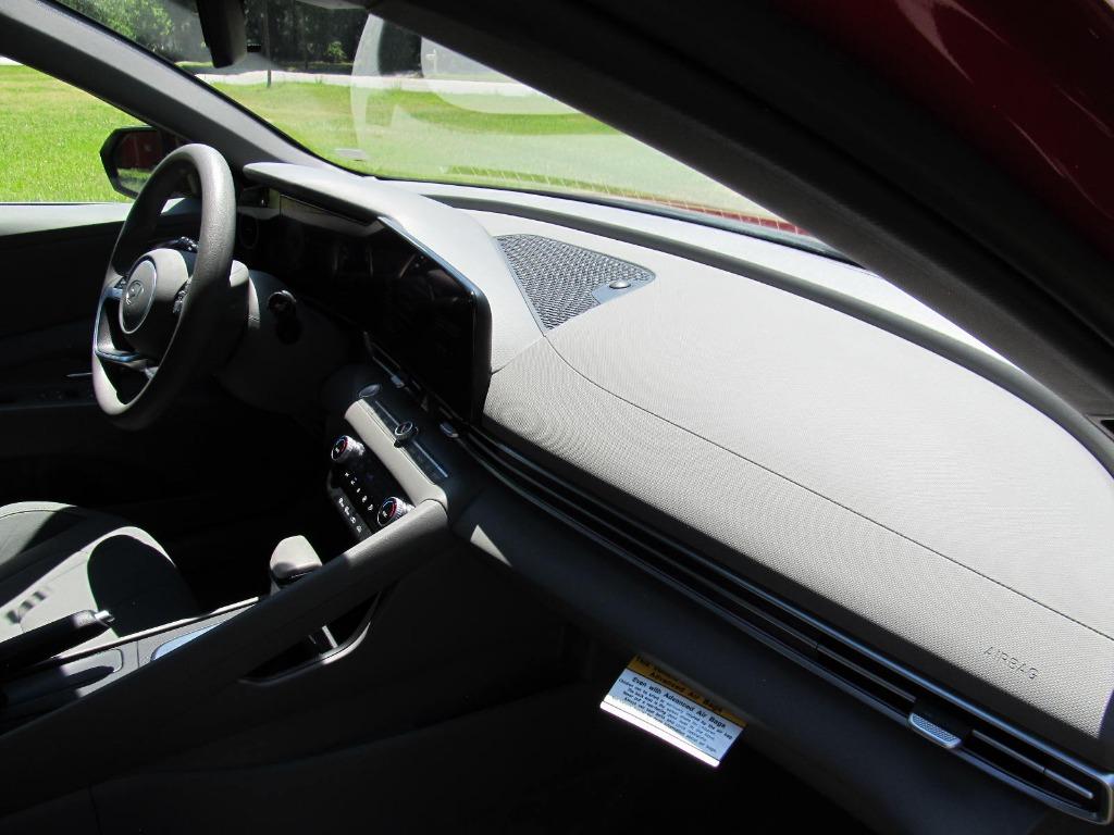 2024 Hyundai Elantra SEL photo 31