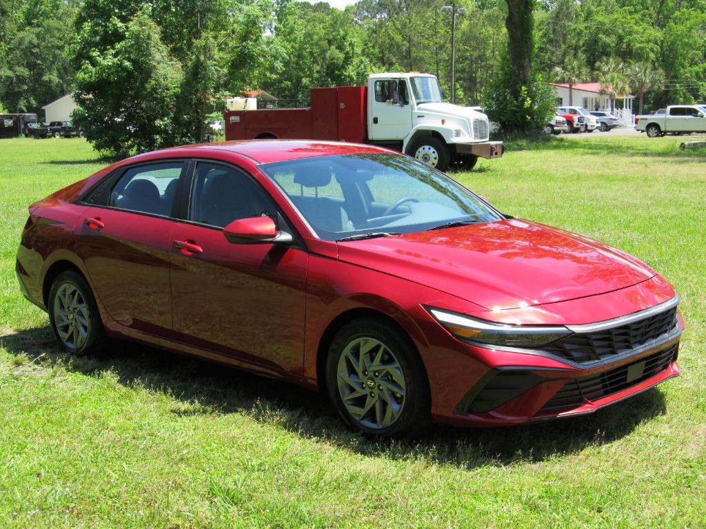 2024 Hyundai Elantra SEL photo 8