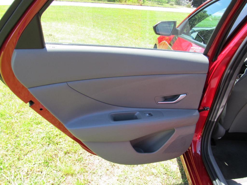 2024 Hyundai Elantra SEL photo 26