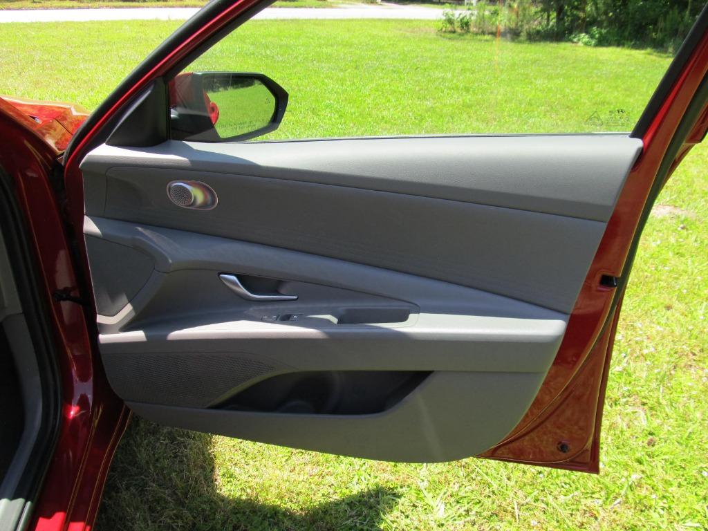 2024 Hyundai Elantra SEL photo 34