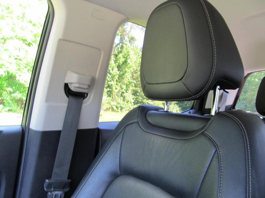 2016 GMC Canyon SLT photo