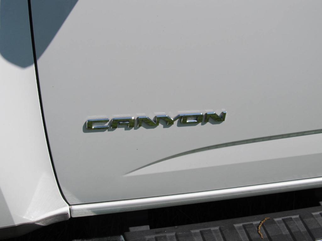 2016 GMC Canyon SLT photo