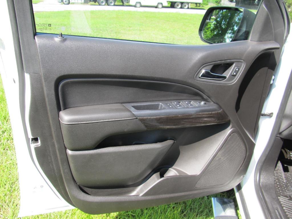 2016 GMC Canyon SLT photo
