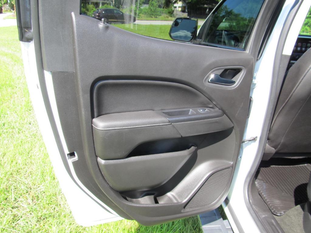 2016 GMC Canyon SLT photo