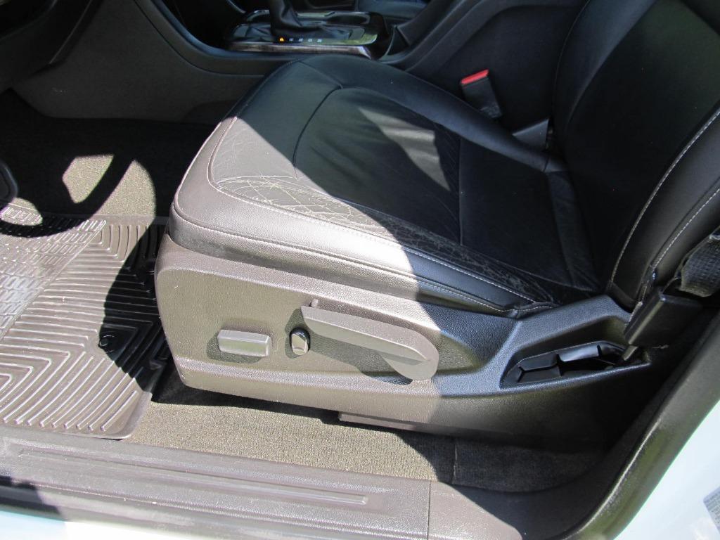 2016 GMC Canyon SLT photo