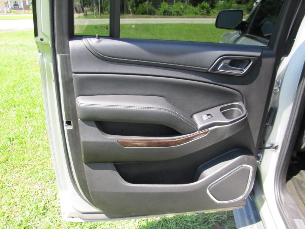 2016 Chevrolet Suburban 1500 LT photo