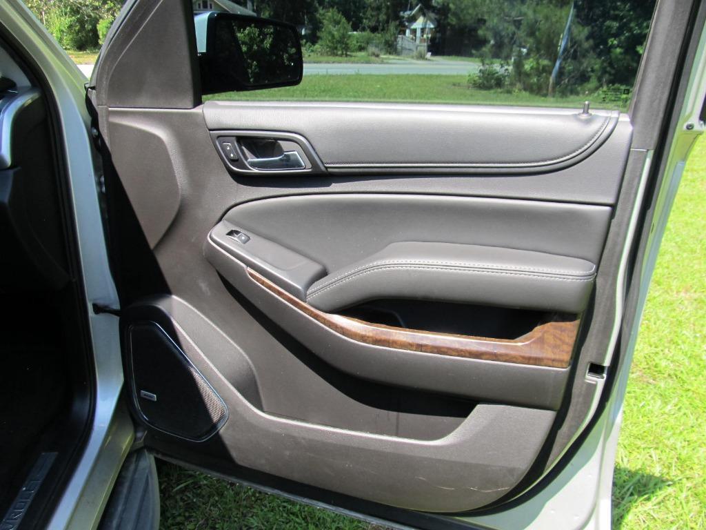 2016 Chevrolet Suburban 1500 LT photo