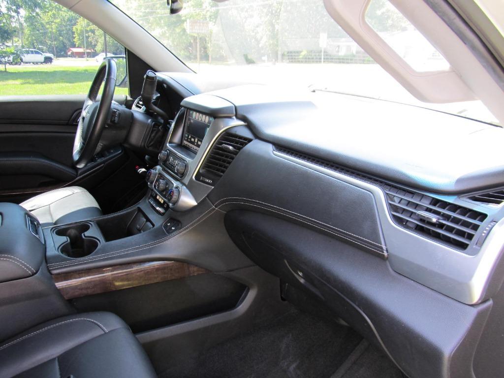 2016 Chevrolet Suburban 1500 LT photo