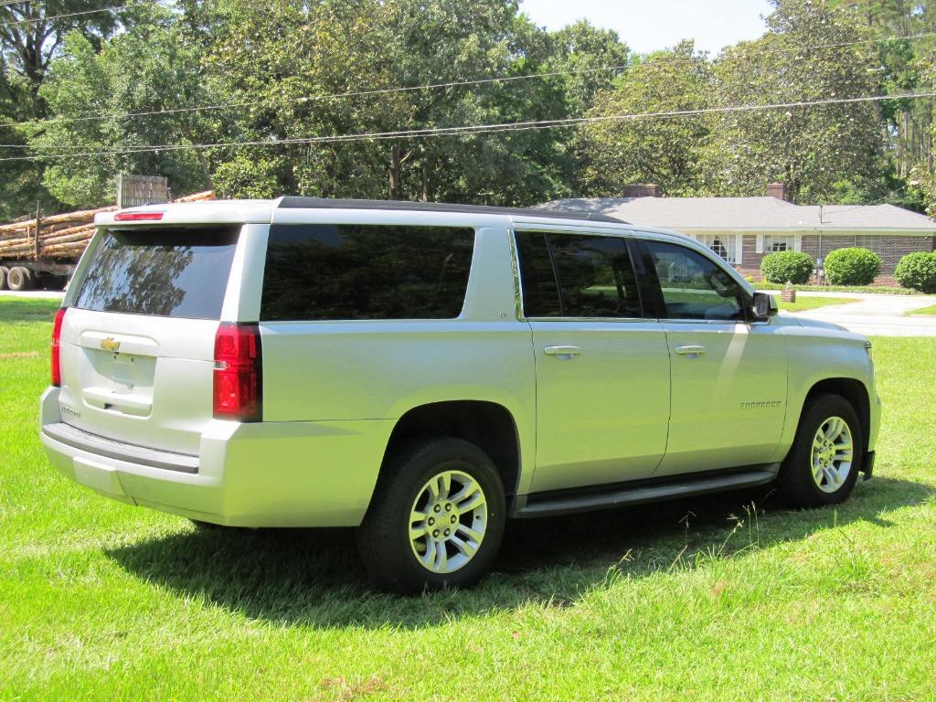 2016 Chevrolet Suburban 1500 LT photo