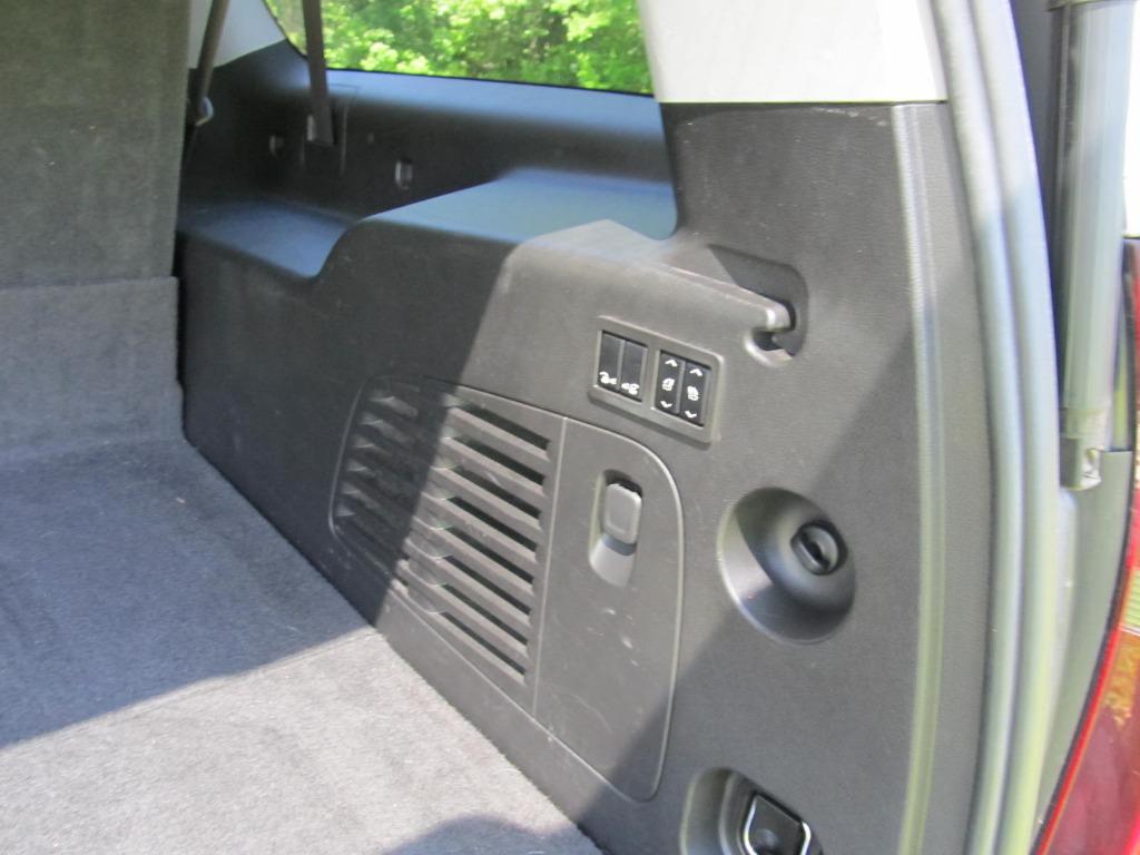 2016 Chevrolet Suburban 1500 LT photo