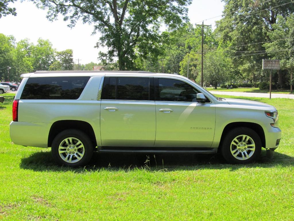 2016 Chevrolet Suburban 1500 LT photo
