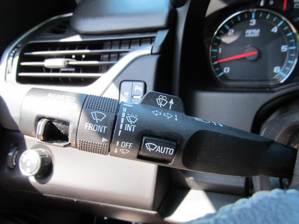 2016 Chevrolet Suburban 1500 LT photo