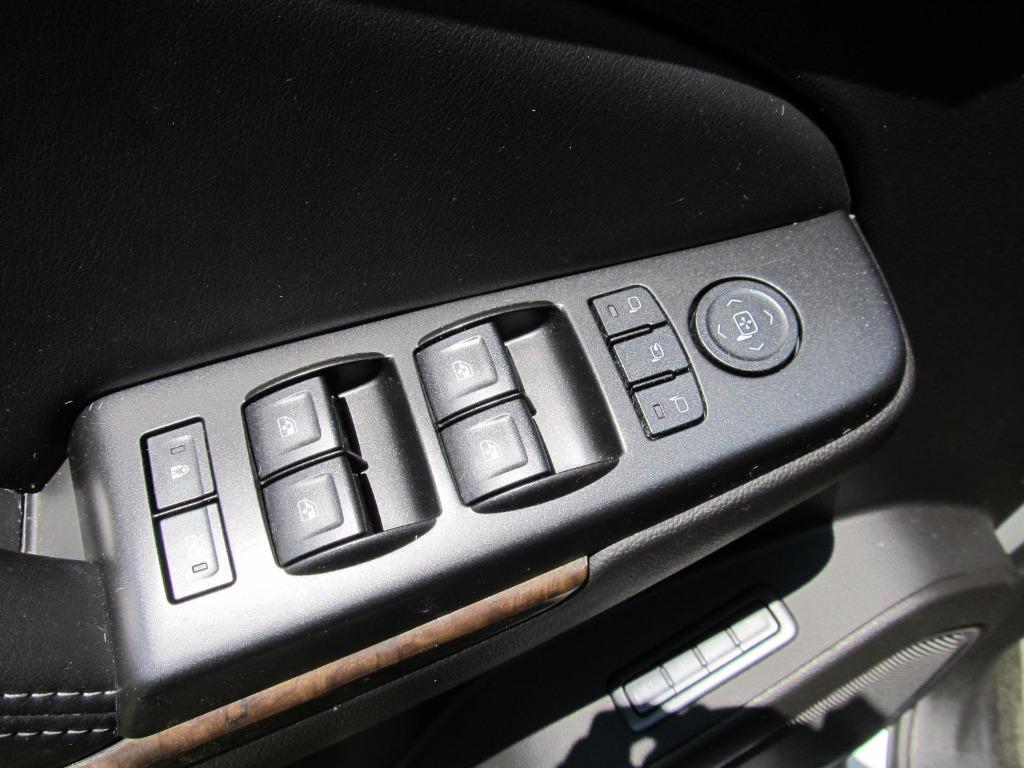 2016 Chevrolet Suburban 1500 LT photo