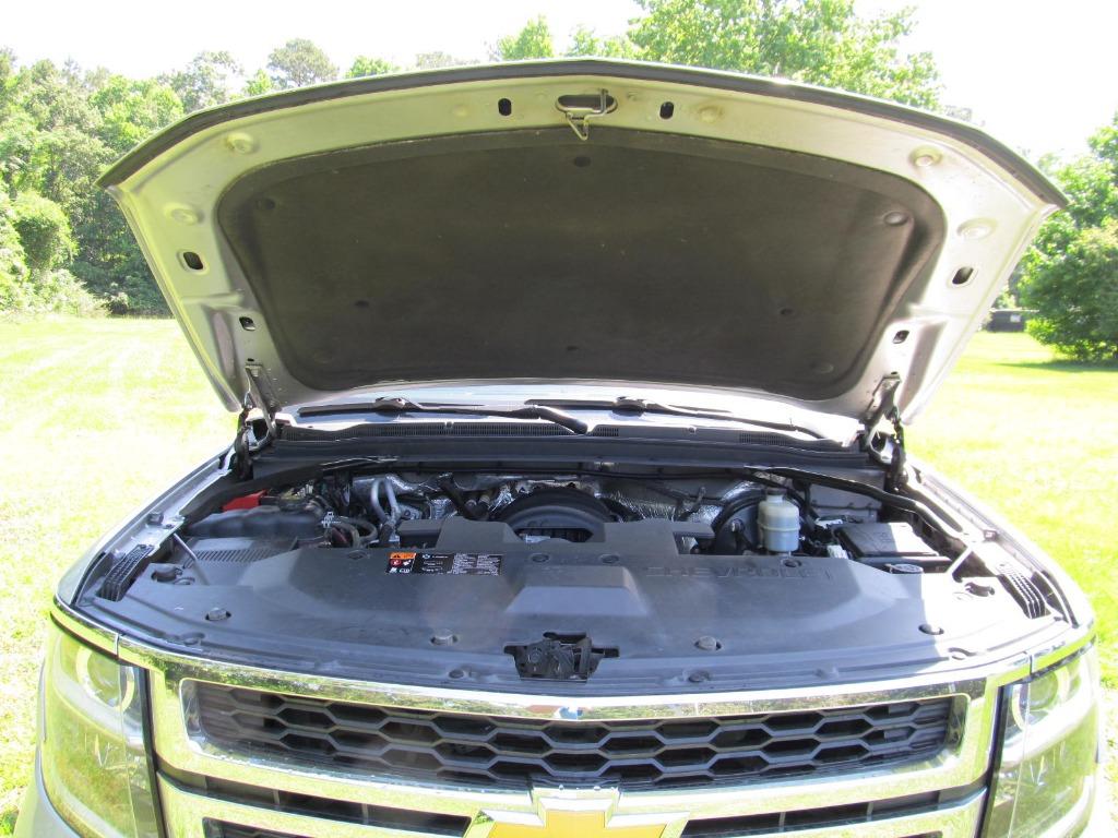 2016 Chevrolet Suburban 1500 LT photo
