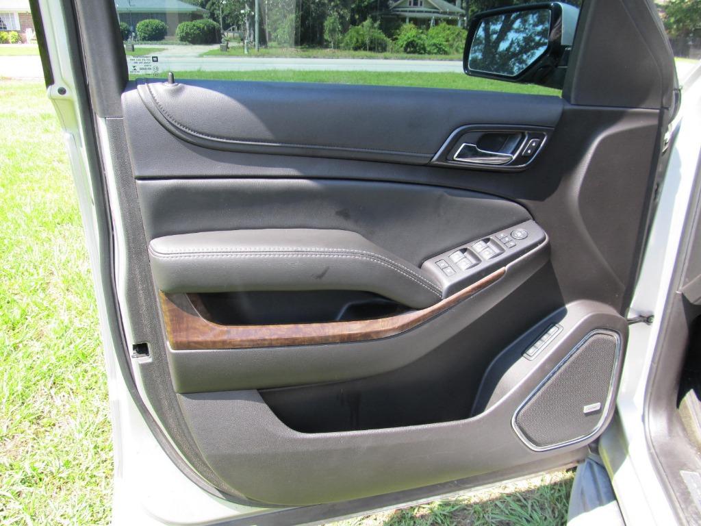 2016 Chevrolet Suburban 1500 LT photo