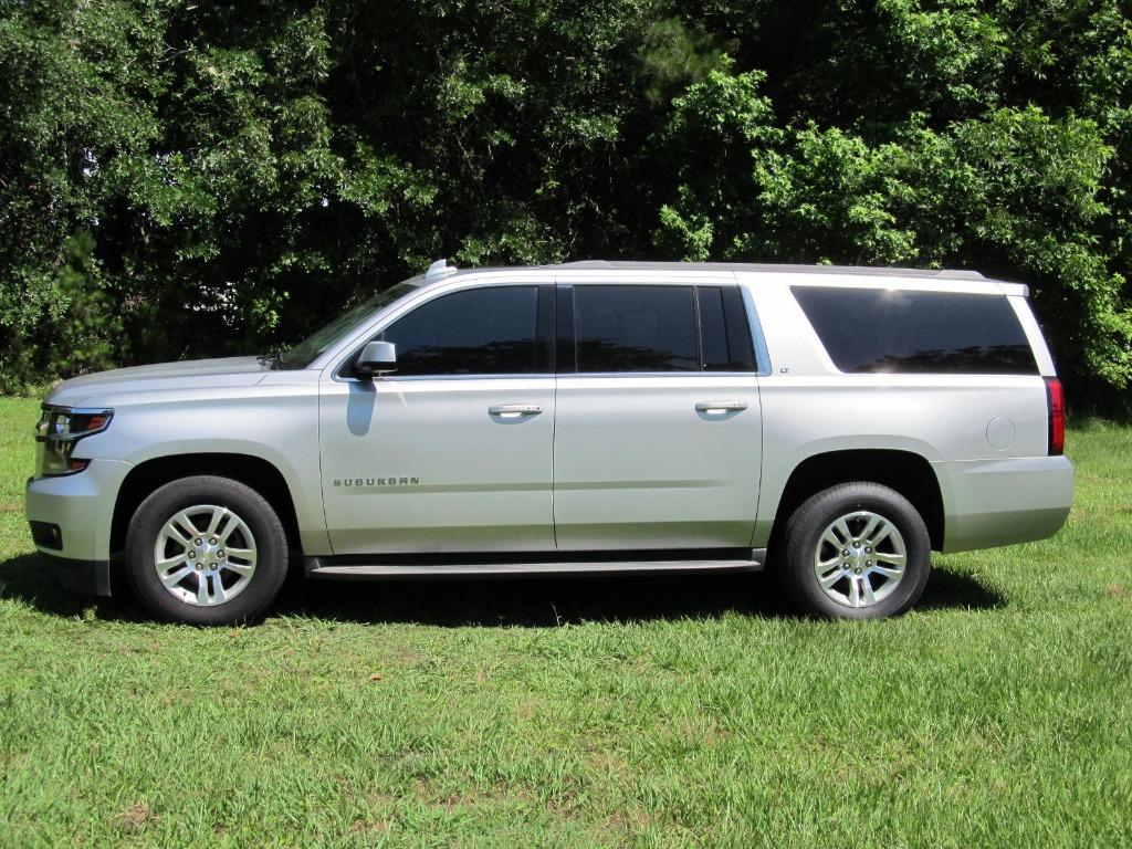 2016 Chevrolet Suburban 1500 LT photo