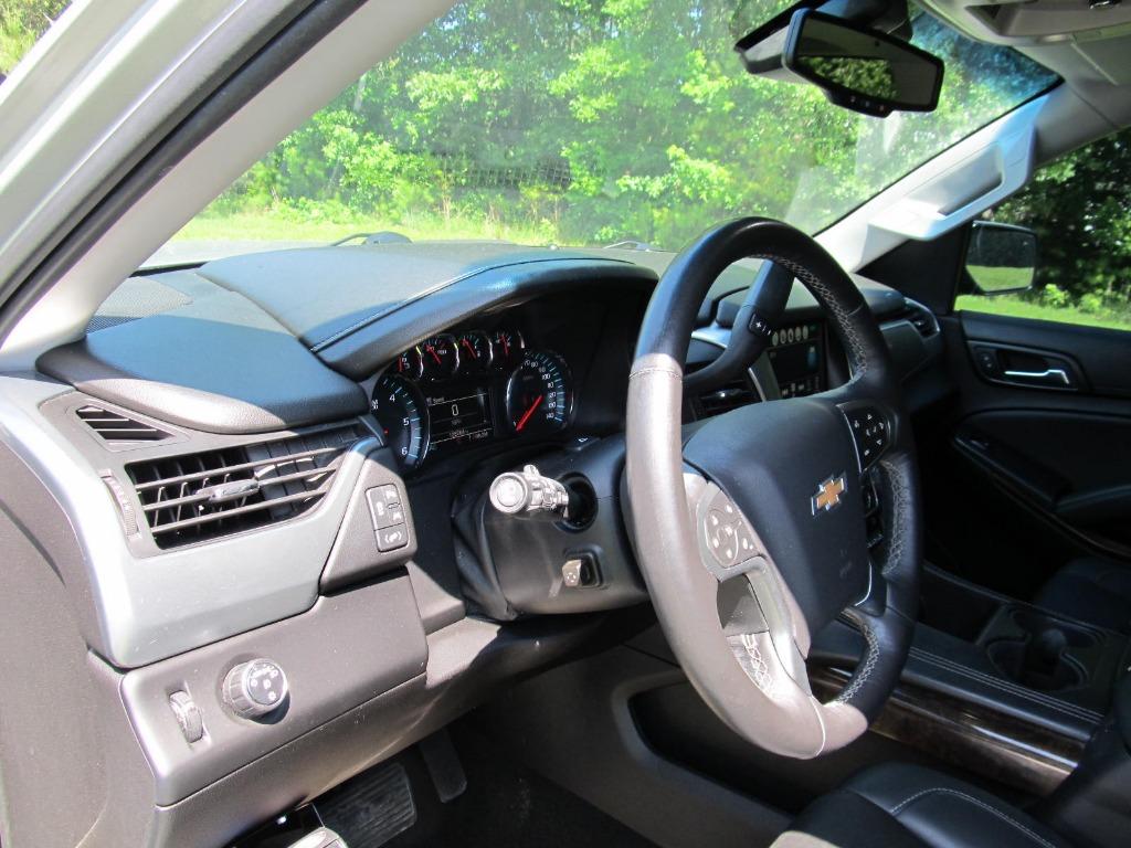 2016 Chevrolet Suburban 1500 LT photo