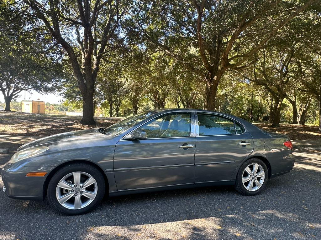 2005 Lexus ES - $5,500