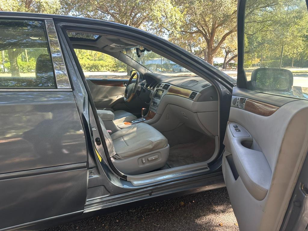 2005 Lexus ES - $5,500