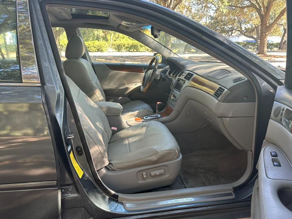 2005 Lexus ES - $5,500
